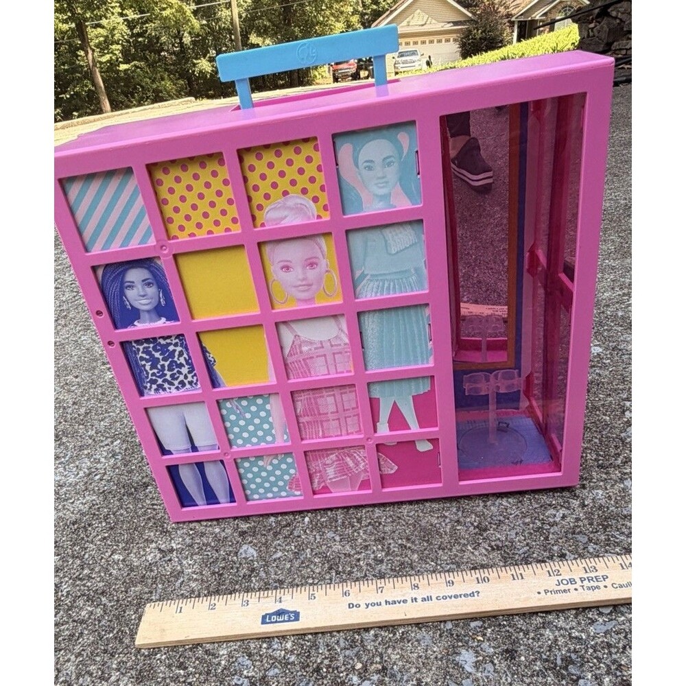 2011 Barbie Fashionistas Ultimate Closet Wardrobe Playset Clothes Accessories